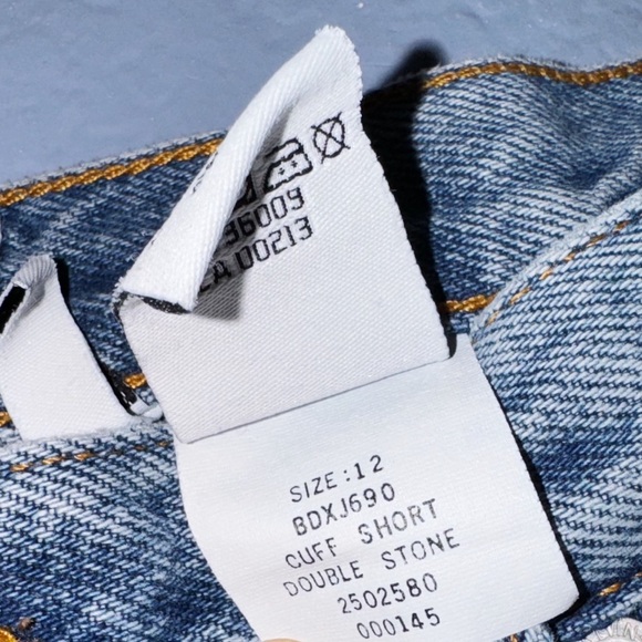 Calvin Klein Vintage 90s Cuff Jean Shorts Size 12/28” - Picture 6 of 10